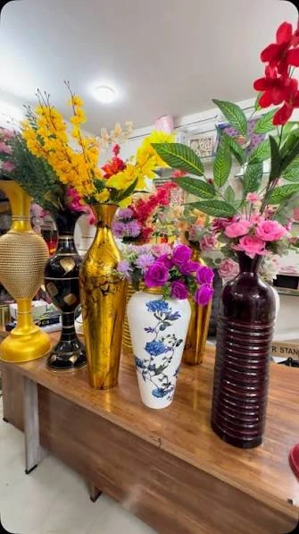 Decorative vases with made-up stems